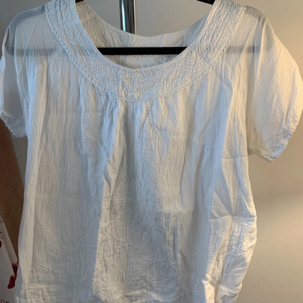 Advance  White Embroidered Cotton Scoop-Neck Blouse. Size medium.
